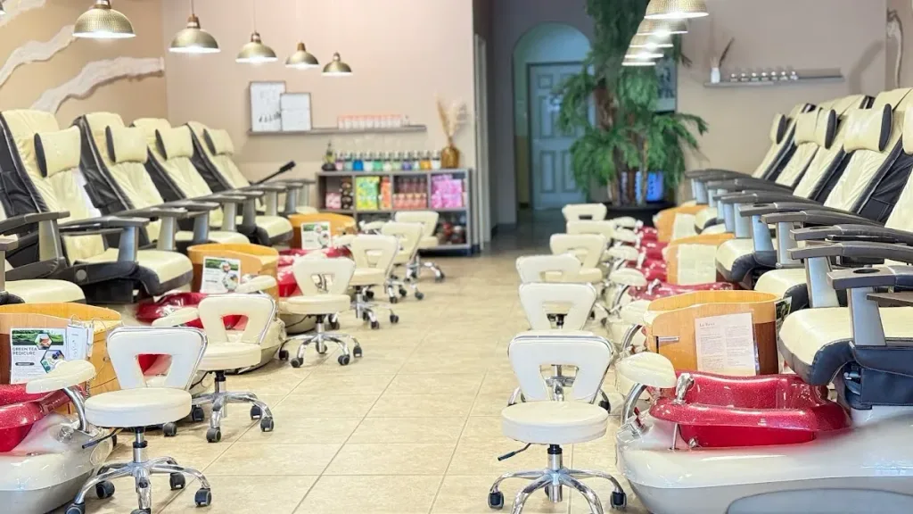 Le Reve Nails and Lashes Salon in Olathe — Nail salon in Olathe